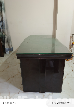 সেক্রেটারি টেবিল